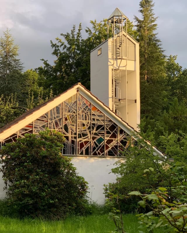 Sommerabendlicht auf Kapelle und Glockenturm in Eggisried

#erichschickling #schicklingstiftung #erichschicklingstiftung #ottobeuren #günztal #kunststiftung #architektur #philosophie #mythologie #natur #allgaeutourist #religion #kunst #malerei #mystik #theologie #dichtung #veranstaltungen #konzerte #hinterglasmalerei #glasmalerei #glasfenster